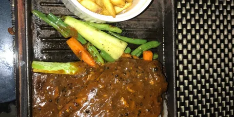 Fijji's Grill