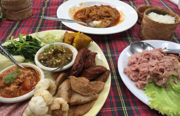 Kaeng Ron Baan Suan