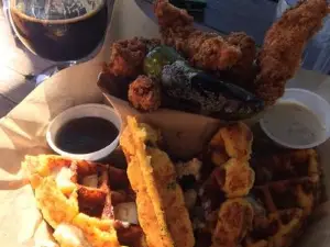 Blatt Beer & Table