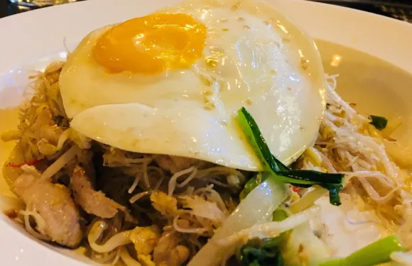 Lan Kwai Fong Bistro & Cafe