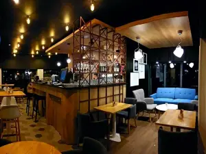 Petit Cafe