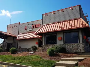 Hooters