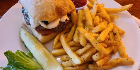 E Bar & Grill