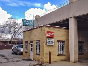 Canteen Lunch in the Alley