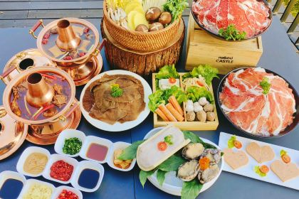 naked CASTLE·naked BITE