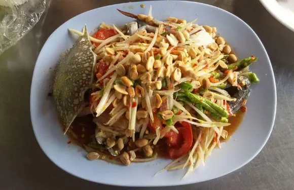 Pha Phong Papaya Salad