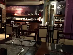 Naos Resto Bar