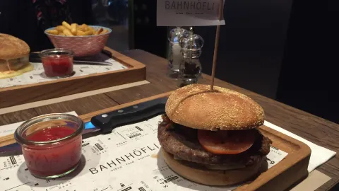 Bahnhofli Urban Food Station in Lucerna