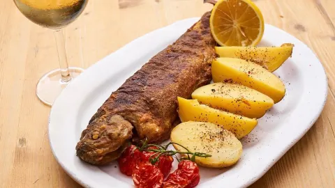 Lacrimi si Sfinti in ブカレスト