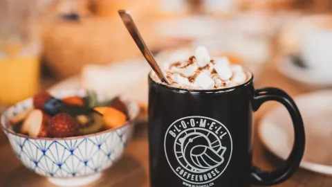Bloomell Coffeehouse in 索洛圖恩州