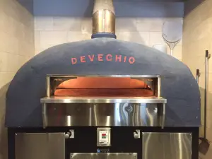 Mama Devechios Pizzeria