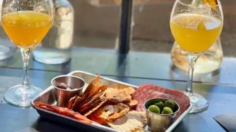 Iconica Social Club in Hampshire County