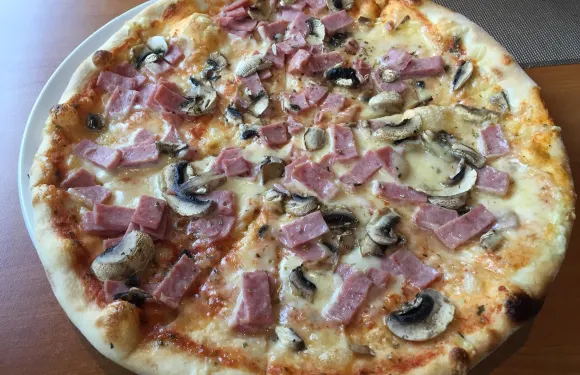 Fellini Pizza Og Grill Svolvær