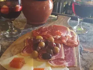 Guido's Pizzeria & Tapas