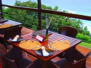African Peninsula Restaurant
