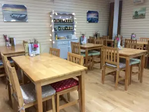 The Marina Cafe (and Curiosity Shop)