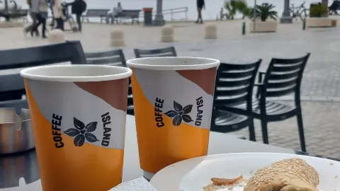 Coffee Island Finikoudes in ラルナカ