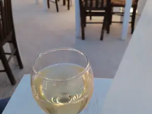 Oniro Wine Bar Restaurant