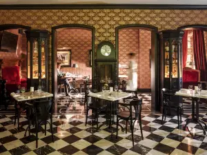 Luneta & Lorneta Bistro Club