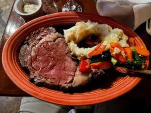 Machi's Saloon & Grill