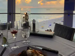 Spinners Rooftop Revolving Bistro & Lounge