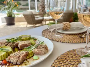 G Chelo Lounge Bar & Restaurant