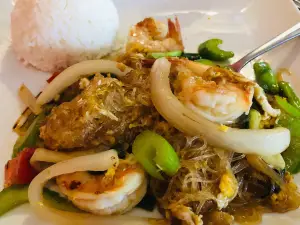 Thai Garlic & Sushi