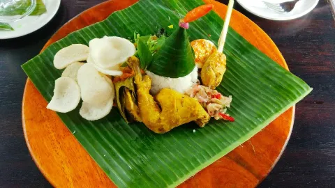Taman Indie River View Resto in East Java