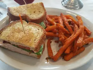 DeVivo's Eatery-Italian kitchen, Pizzeria & Bakery