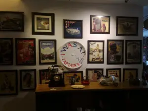 Captain's Cafe