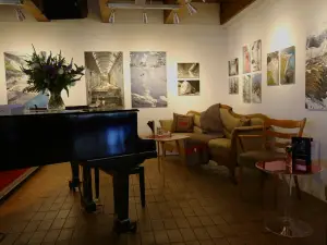 Lesecafé und Kulturbar Bsinti