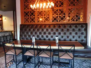 Restaurant Merlot Bistro