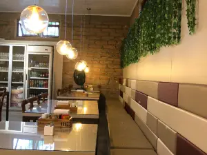 Charmosie Cafe