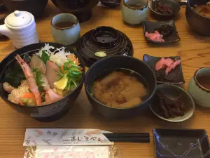 Uradome Kaigan Shima Meguri Yuransen Noriba Shokudo Ajiroya