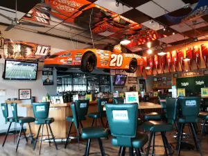 Quaker Steak & Lube