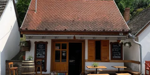 Stier Pincészet Borozó