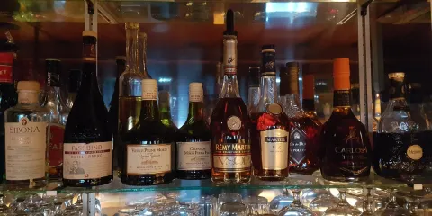 Tom's Saloon