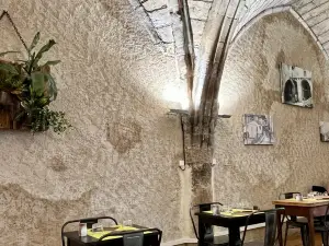 Restaurant Les Tables Du Cloitre