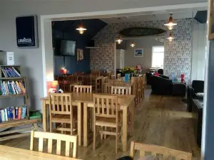Tempest Cafe'