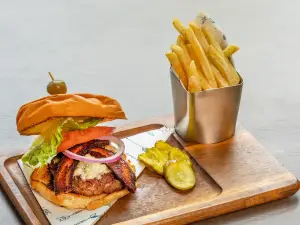 17 Arrows Craft Kitchen & Bar