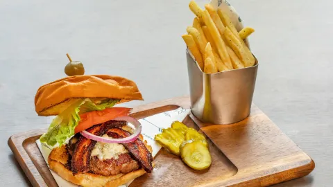 17 Arrows Craft Kitchen & Bar in Columbus