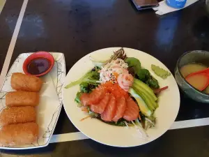 Moon's Sushi Shellharbour