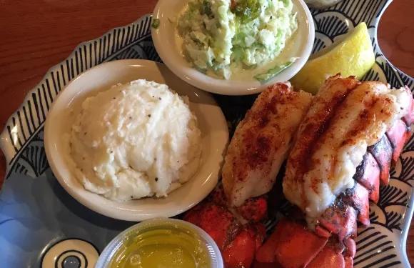 Aunt Catfish's On The River