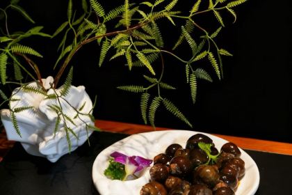 Wangyue Lake Shore · Banyan Lake Secret Restaurant