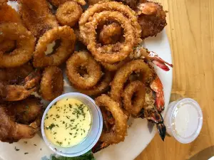 Castaway’s Seafood & Grill