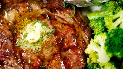 Legends of Aurora Sports Grill in ออโรรา