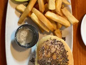Rodney's Restaurant & Lounge