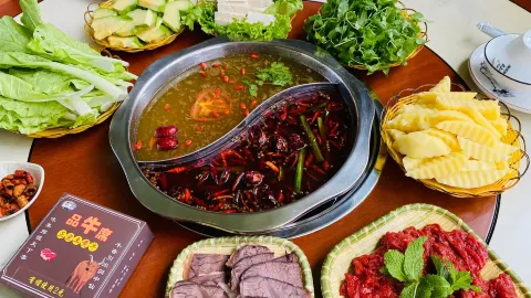 品牛席·正宗土黄牛(石林冰雪海洋世界店) in Shilin