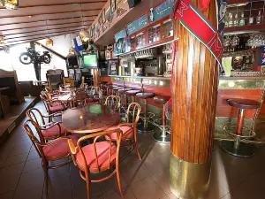 Adlon Pizzeria and Sportsbar