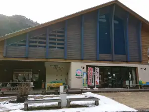 Roadside station Hida Osaka Hanamomo